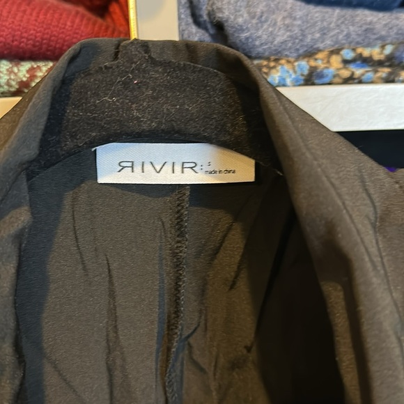 Rivir black long sleeve tie front v neck top size S NWOT - Picture 2 of 3